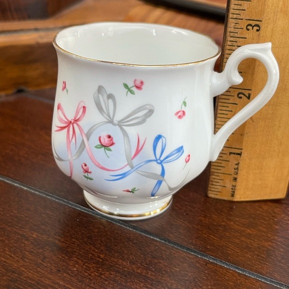 Rare Royal Albert Buttons and Bows pattern bone china gold trimmed cup - Picture 6 of 8